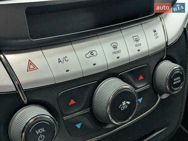 Черный Додж Джорни, объемом двигателя 3.6 л и пробегом 999 тыс. км за 10500 $, фото 5 на Automoto.ua