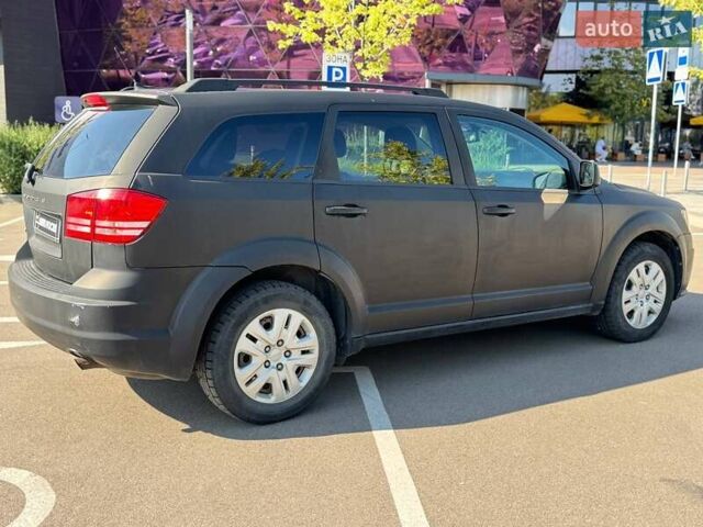 Чорний Додж Джорні, об'ємом двигуна 2.36 л та пробігом 148 тис. км за 8490 $, фото 5 на Automoto.ua