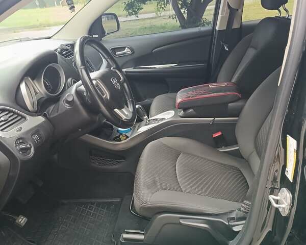 Черный Додж Джорни, объемом двигателя 2.4 л и пробегом 177 тыс. км за 12300 $, фото 1 на Automoto.ua