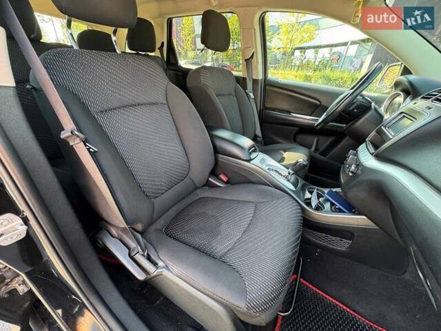 Чорний Додж Джорні, об'ємом двигуна 2.36 л та пробігом 148 тис. км за 8490 $, фото 9 на Automoto.ua