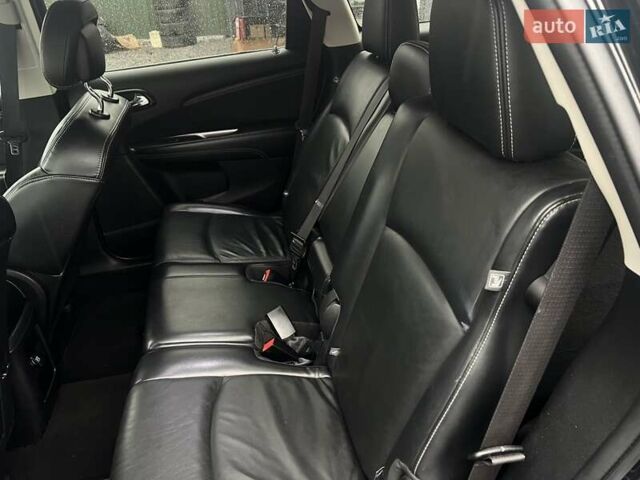 Черный Додж Джорни, объемом двигателя 2.4 л и пробегом 220 тыс. км за 11950 $, фото 6 на Automoto.ua