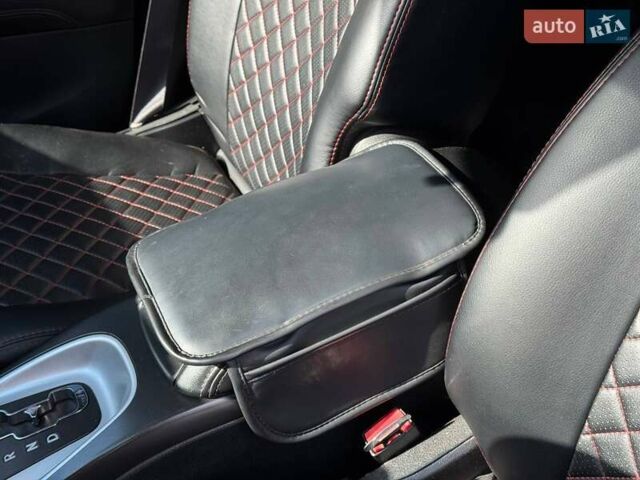 Чорний Додж Джорні, об'ємом двигуна 3.61 л та пробігом 227 тис. км за 10500 $, фото 21 на Automoto.ua