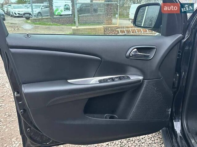 Чорний Додж Джорні, об'ємом двигуна 3.6 л та пробігом 133 тис. км за 10800 $, фото 10 на Automoto.ua