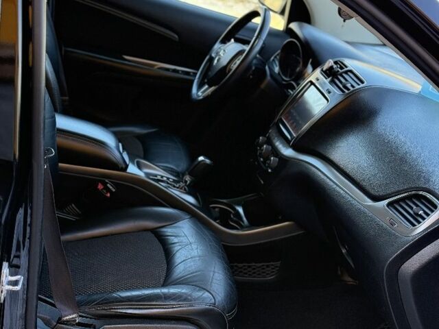 Черный Додж Джорни, объемом двигателя 2.4 л и пробегом 142 тыс. км за 11200 $, фото 7 на Automoto.ua