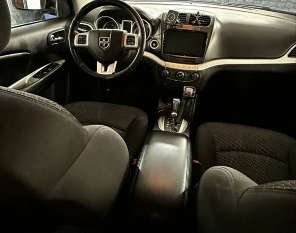 Черный Додж Джорни, объемом двигателя 2.4 л и пробегом 130 тыс. км за 12000 $, фото 2 на Automoto.ua