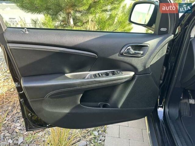 Черный Додж Джорни, объемом двигателя 2.36 л и пробегом 197 тыс. км за 13500 $, фото 10 на Automoto.ua