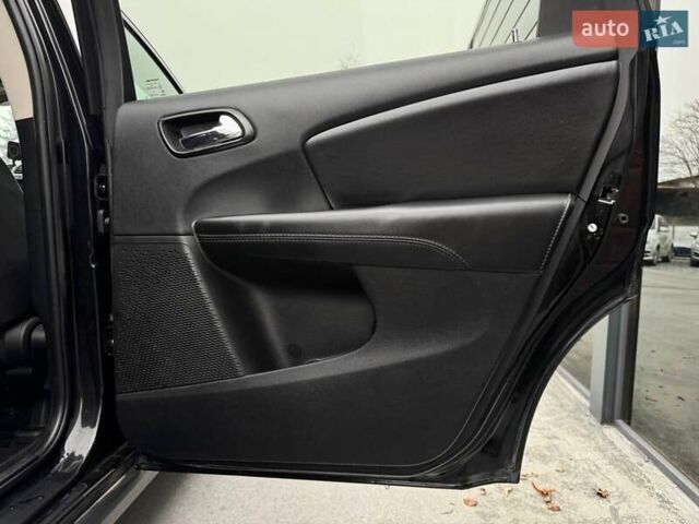 Чорний Додж Джорні, об'ємом двигуна 2.4 л та пробігом 130 тис. км за 11500 $, фото 56 на Automoto.ua