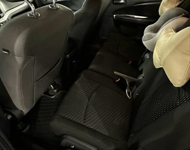 Черный Додж Джорни, объемом двигателя 2.4 л и пробегом 130 тыс. км за 12000 $, фото 7 на Automoto.ua