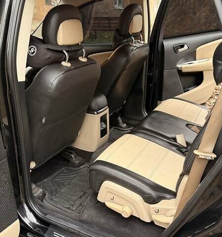 Черный Додж Джорни, объемом двигателя 2.36 л и пробегом 186 тыс. км за 13200 $, фото 5 на Automoto.ua