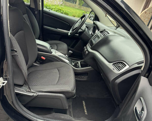 Черный Додж Джорни, объемом двигателя 3.6 л и пробегом 101 тыс. км за 12000 $, фото 13 на Automoto.ua