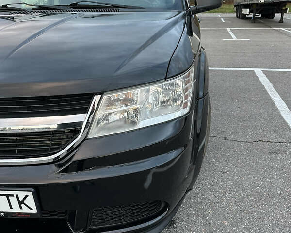 Черный Додж Джорни, объемом двигателя 2.36 л и пробегом 280 тыс. км за 11950 $, фото 7 на Automoto.ua