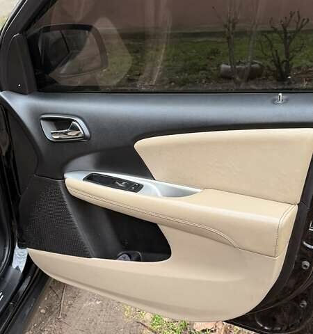 Черный Додж Джорни, объемом двигателя 2.36 л и пробегом 186 тыс. км за 13200 $, фото 2 на Automoto.ua