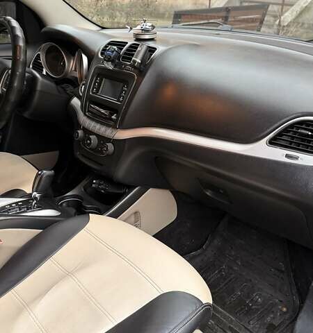 Черный Додж Джорни, объемом двигателя 2.36 л и пробегом 186 тыс. км за 13200 $, фото 7 на Automoto.ua