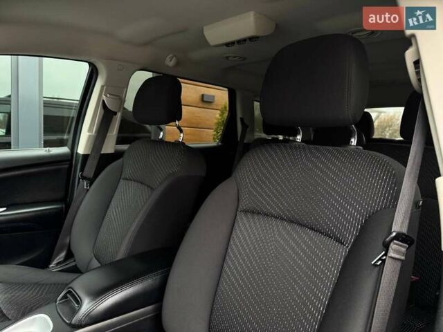 Чорний Додж Джорні, об'ємом двигуна 2.4 л та пробігом 130 тис. км за 11500 $, фото 43 на Automoto.ua