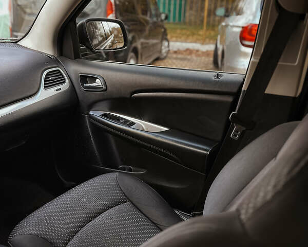 Чорний Додж Джорні, об'ємом двигуна 2.4 л та пробігом 120 тис. км за 11500 $, фото 15 на Automoto.ua