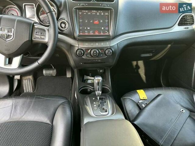 Черный Додж Джорни, объемом двигателя 2.36 л и пробегом 197 тыс. км за 13500 $, фото 20 на Automoto.ua