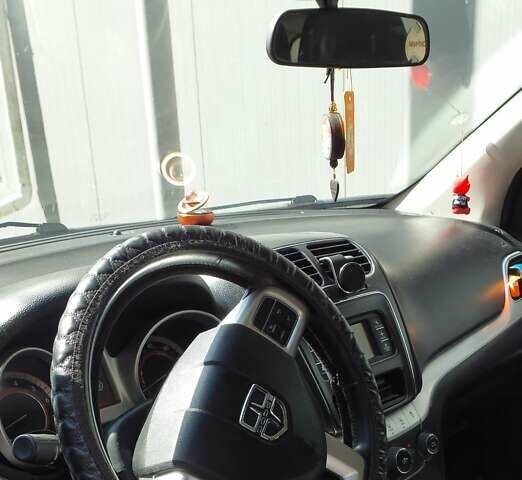 Чорний Додж Джорні, об'ємом двигуна 2.4 л та пробігом 102 тис. км за 12500 $, фото 3 на Automoto.ua