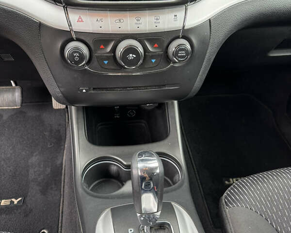 Черный Додж Джорни, объемом двигателя 3.6 л и пробегом 101 тыс. км за 12000 $, фото 6 на Automoto.ua