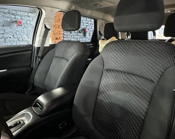 Черный Додж Джорни, объемом двигателя 2.4 л и пробегом 130 тыс. км за 12000 $, фото 8 на Automoto.ua