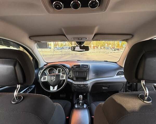 Черный Додж Джорни, объемом двигателя 2.36 л и пробегом 130 тыс. км за 12000 $, фото 4 на Automoto.ua