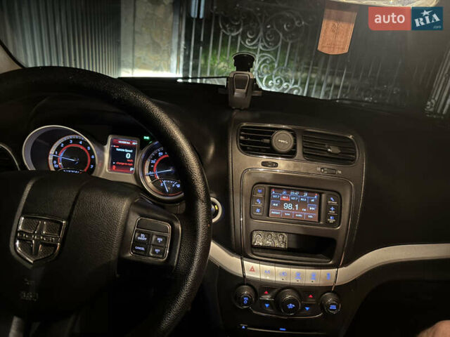Черный Додж Джорни, объемом двигателя 3.6 л и пробегом 101 тыс. км за 12000 $, фото 9 на Automoto.ua