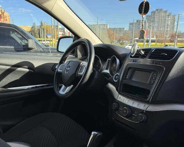 Черный Додж Джорни, объемом двигателя 2.36 л и пробегом 221 тыс. км за 11800 $, фото 29 на Automoto.ua