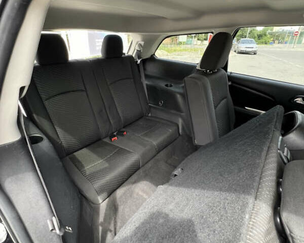 Черный Додж Джорни, объемом двигателя 2.36 л и пробегом 185 тыс. км за 12000 $, фото 5 на Automoto.ua