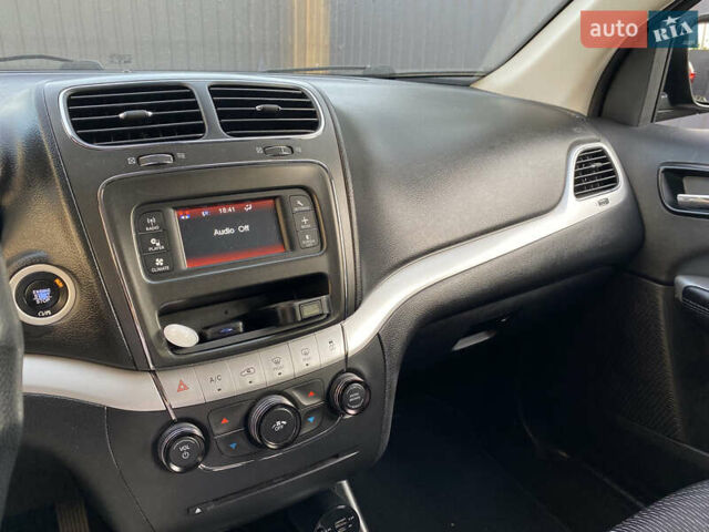 Черный Додж Джорни, объемом двигателя 2.36 л и пробегом 185 тыс. км за 12000 $, фото 15 на Automoto.ua