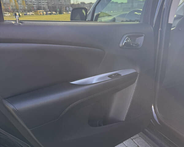 Черный Додж Джорни, объемом двигателя 2.36 л и пробегом 221 тыс. км за 11800 $, фото 22 на Automoto.ua