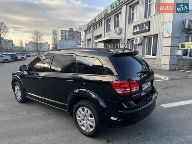 Черный Додж Джорни, объемом двигателя 2.36 л и пробегом 193 тыс. км за 10900 $, фото 4 на Automoto.ua