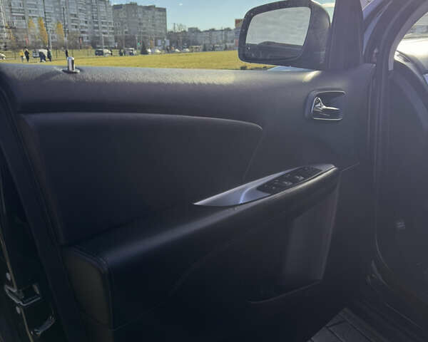 Черный Додж Джорни, объемом двигателя 2.36 л и пробегом 221 тыс. км за 11800 $, фото 23 на Automoto.ua