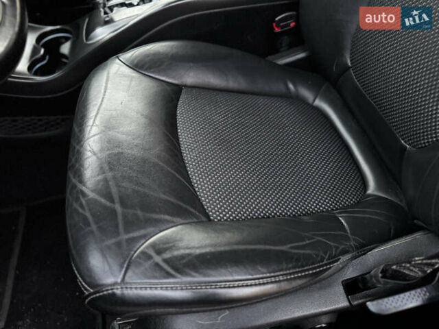 Чорний Додж Джорні, об'ємом двигуна 3.6 л та пробігом 182 тис. км за 10950 $, фото 22 на Automoto.ua