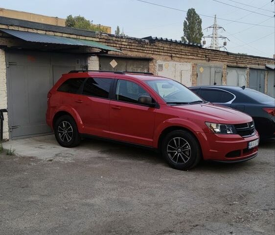 Черный Додж Джорни, объемом двигателя 2.4 л и пробегом 90 тыс. км за 13900 $, фото 2 на Automoto.ua