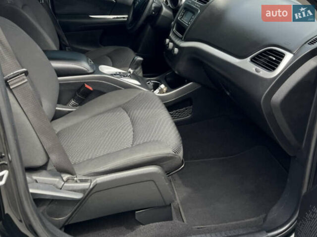 Черный Додж Джорни, объемом двигателя 2.36 л и пробегом 185 тыс. км за 12000 $, фото 3 на Automoto.ua