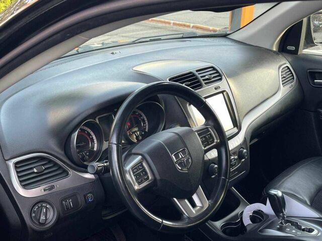 Чорний Додж Джорні, об'ємом двигуна 2.4 л та пробігом 140 тис. км за 13000 $, фото 5 на Automoto.ua