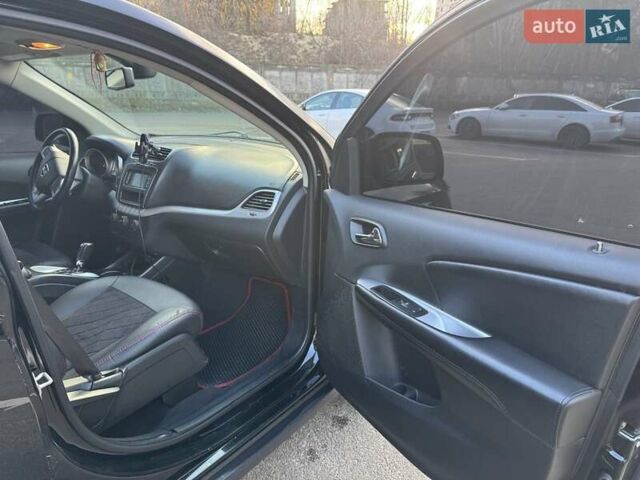 Черный Додж Джорни, объемом двигателя 2.36 л и пробегом 193 тыс. км за 10900 $, фото 6 на Automoto.ua