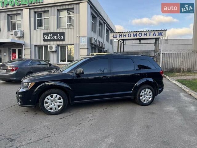 Черный Додж Джорни, объемом двигателя 2.36 л и пробегом 193 тыс. км за 10900 $, фото 2 на Automoto.ua