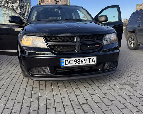 Черный Додж Джорни, объемом двигателя 2.36 л и пробегом 221 тыс. км за 11800 $, фото 4 на Automoto.ua