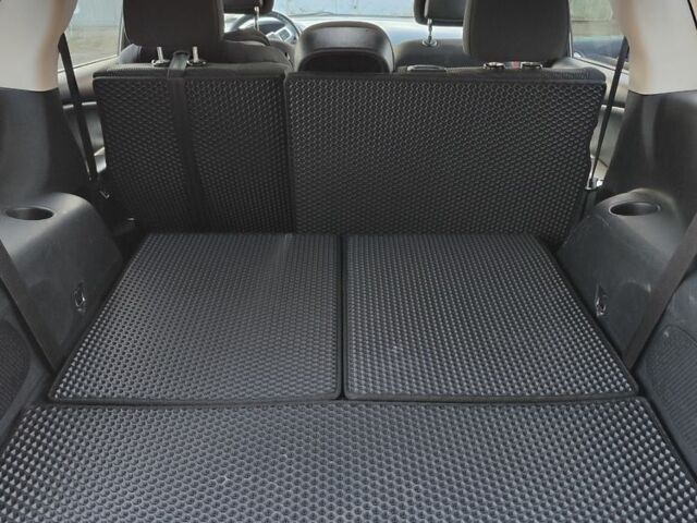 Черный Додж Джорни, объемом двигателя 2.4 л и пробегом 90 тыс. км за 13900 $, фото 4 на Automoto.ua