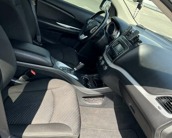 Черный Додж Джорни, объемом двигателя 2.36 л и пробегом 48 тыс. км за 14000 $, фото 27 на Automoto.ua