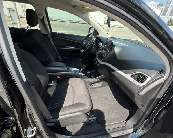 Черный Додж Джорни, объемом двигателя 2.36 л и пробегом 48 тыс. км за 14000 $, фото 26 на Automoto.ua