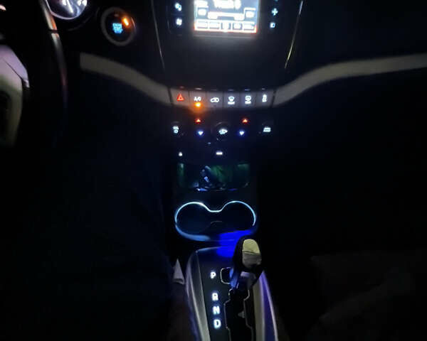 Черный Додж Джорни, объемом двигателя 2.36 л и пробегом 48 тыс. км за 14000 $, фото 35 на Automoto.ua