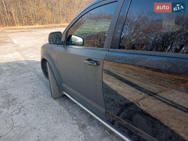 Черный Додж Джорни, объемом двигателя 2.4 л и пробегом 150 тыс. км за 11000 $, фото 1 на Automoto.ua