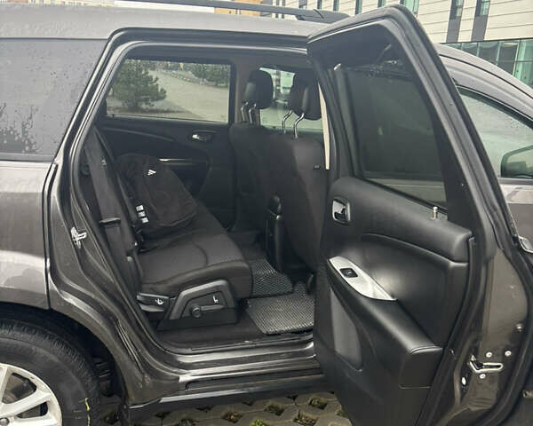 Коричневый Додж Джорни, объемом двигателя 2.36 л и пробегом 186 тыс. км за 10200 $, фото 4 на Automoto.ua