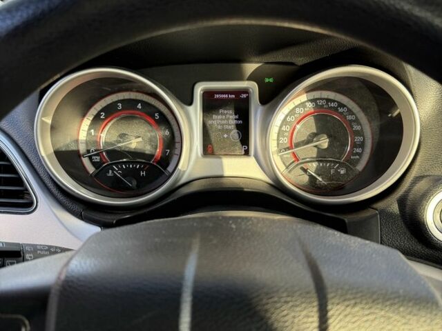 Красный Додж Джорни, объемом двигателя 2.4 л и пробегом 285 тыс. км за 7700 $, фото 12 на Automoto.ua