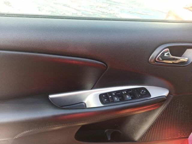 Красный Додж Джорни, объемом двигателя 2.36 л и пробегом 333 тыс. км за 9500 $, фото 4 на Automoto.ua