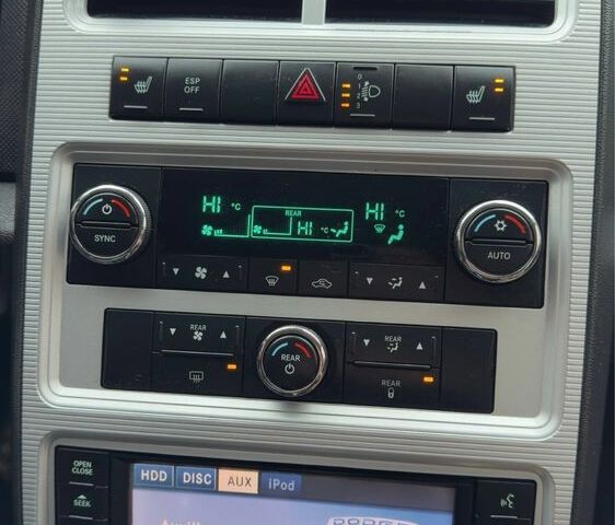 Красный Додж Джорни, объемом двигателя 2 л и пробегом 330 тыс. км за 8800 $, фото 3 на Automoto.ua