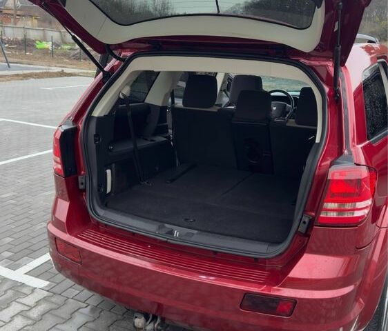 Красный Додж Джорни, объемом двигателя 2 л и пробегом 330 тыс. км за 8800 $, фото 5 на Automoto.ua