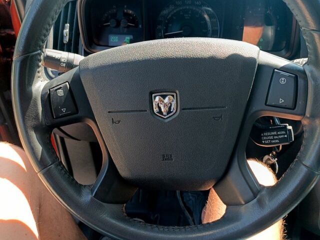 Красный Додж Джорни, объемом двигателя 2 л и пробегом 161 тыс. км за 10000 $, фото 9 на Automoto.ua