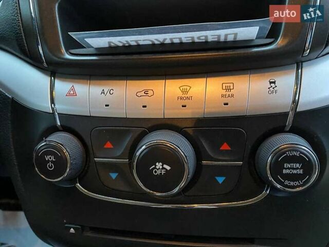 Красный Додж Джорни, объемом двигателя 2.36 л и пробегом 194 тыс. км за 7900 $, фото 26 на Automoto.ua